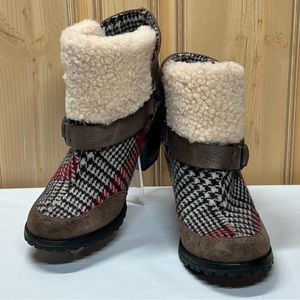 Women’s Woolrich Red Plaid Ankle Bootie, Sz 8